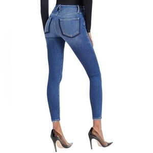 Good American Good Legs Crop Shadow Pockets in INDIGO008 Wash Size 10 / 30 NWOT